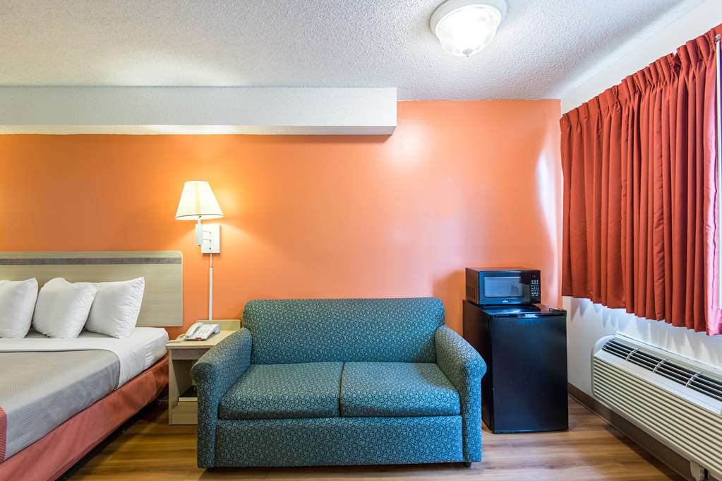 Motel 6 Lawrence KS - photo 8