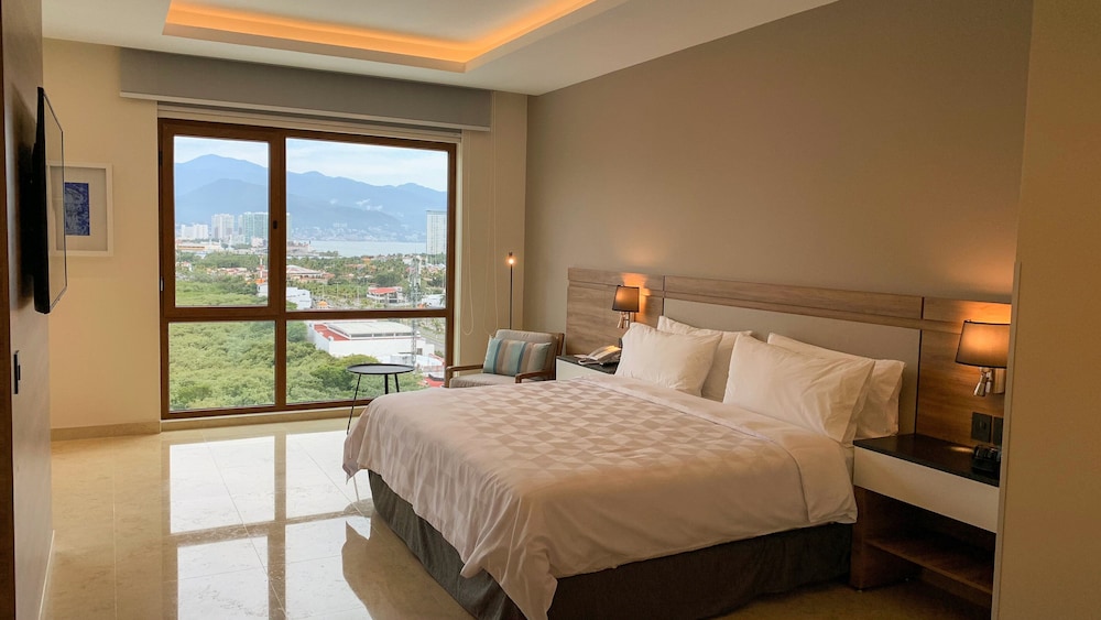 Holiday Inn & Suites Puerto Vallarta Marina & Golf by IHG