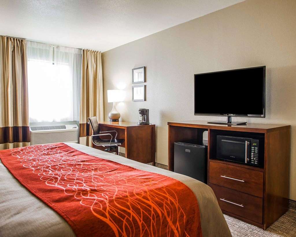 Comfort Inn Marshalltown South - photo 18