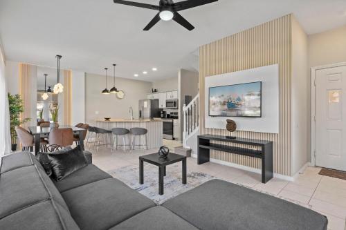 4 Bedrooms 3 Bathrooms Encantada 8549 Bl