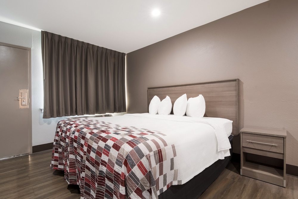 Red Roof Inn Rocky Mount Battleboro - photo 11