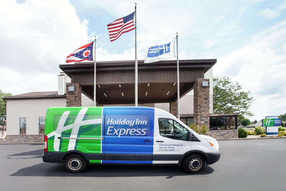 Holiday Inn Express Cleveland Airport Brookpark by IHG — hotel in Brook Park