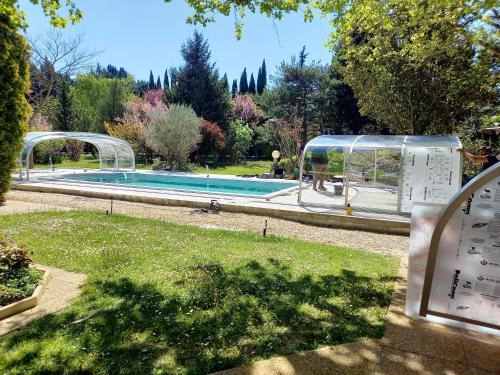 Maison Le Thor avec piscine part. — 4-Star Luxury Hotel in Le Thor, France