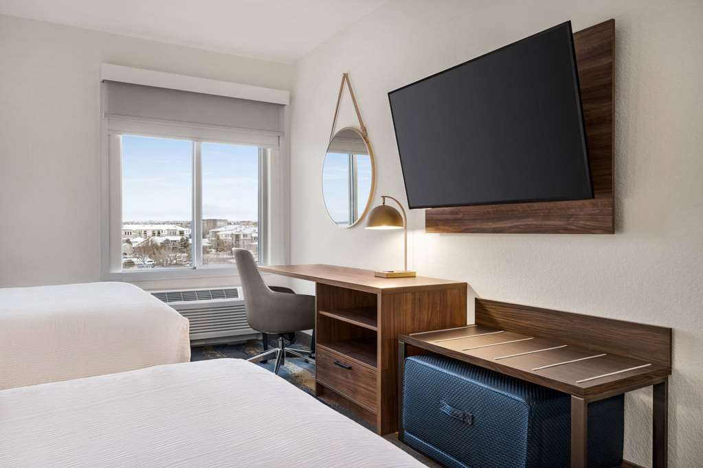 La Quinta Inn & Suites by Wyndham Denver Parker - photo 23