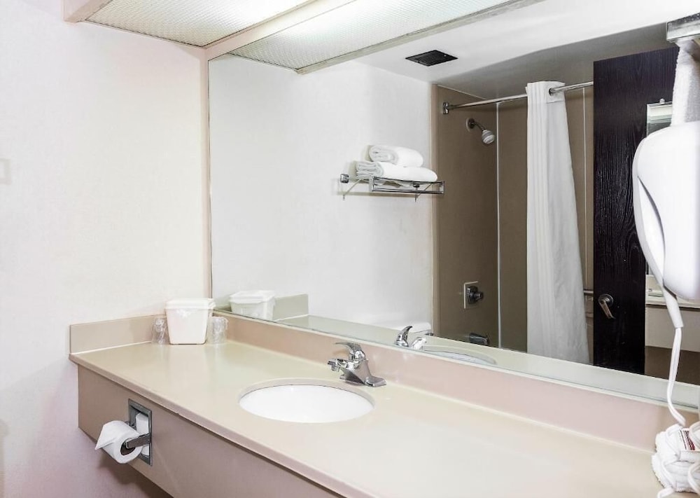 Red Roof Inn & Suites Madison GA - photo 12