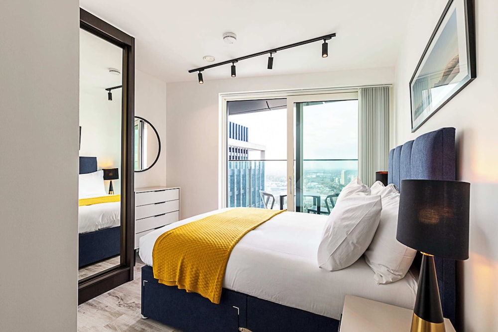 Modern North Acton Flat With City View London — 4-Star Luxury Hotel in London, United Kingdom