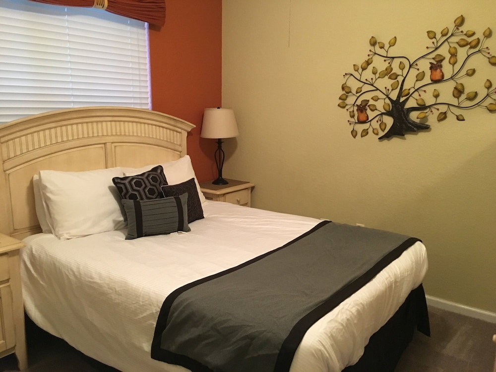 3BR Windsor Hills Townhome 7671 by OVRH VR - photo 3