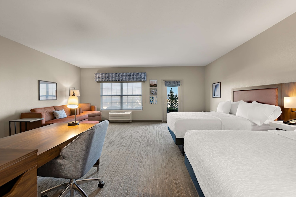 Hampton Inn & Suites by Hilton Petoskey - photo 26