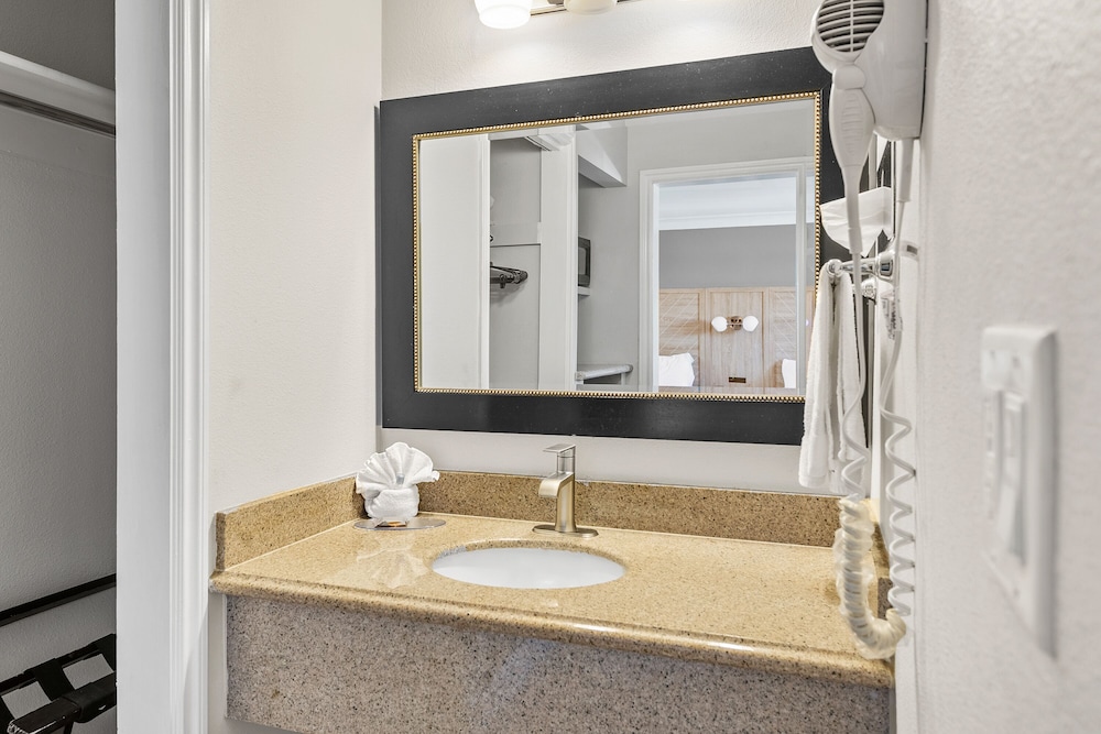 Vagabond Inn Whittier - photo 20