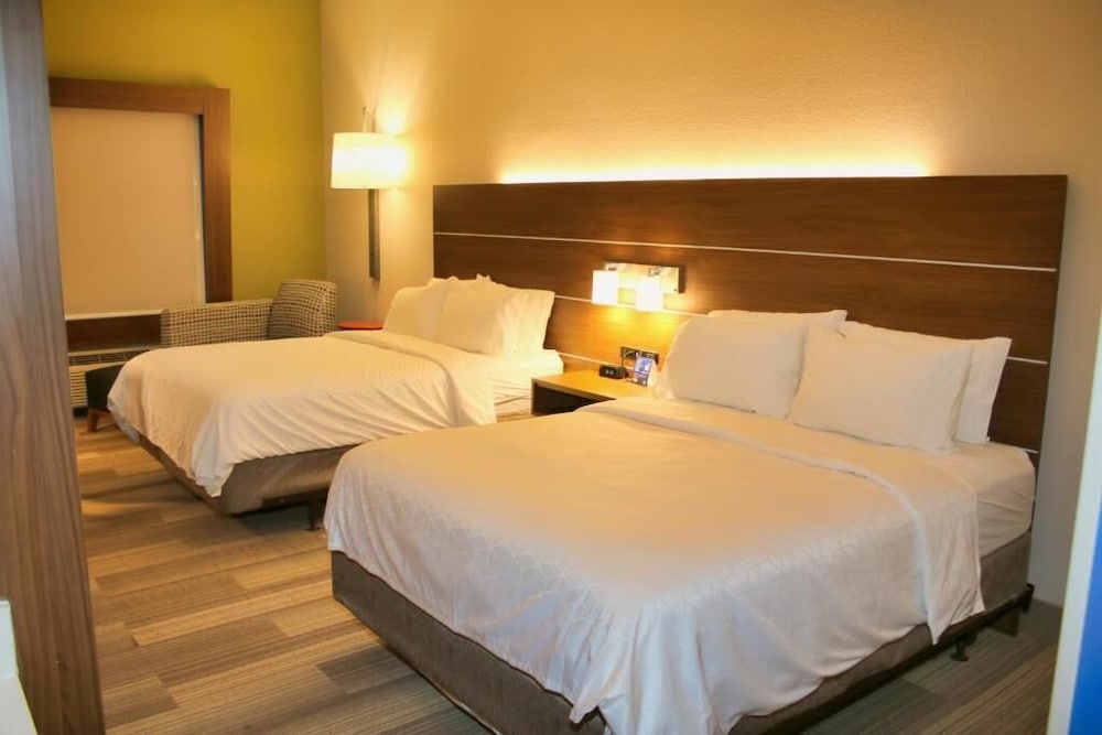 Holiday Inn Express & Suites Douglas by IHG - photo 25