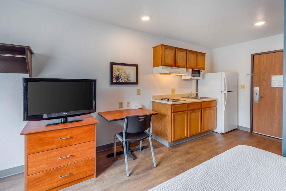 WoodSpring Suites Fayetteville - photo 17