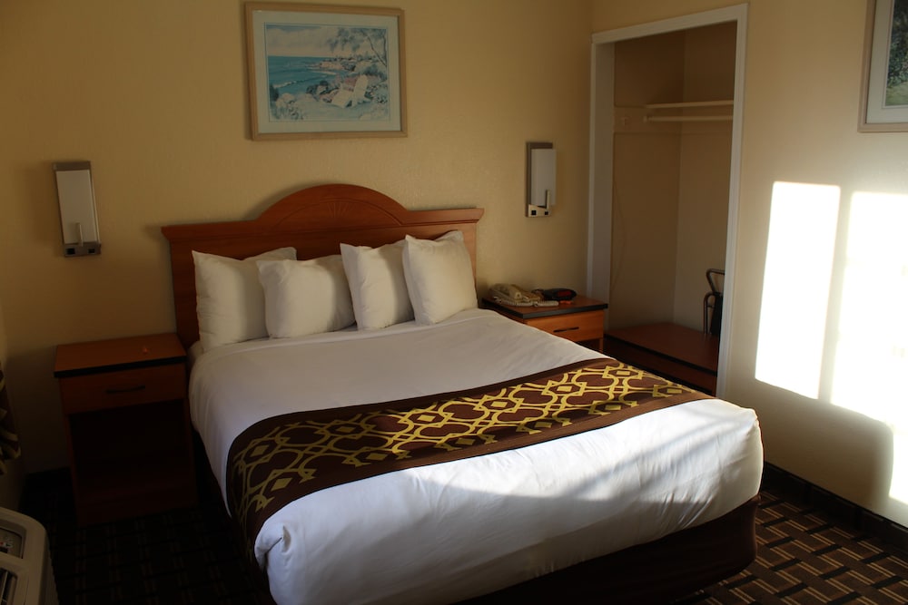 Riverside Inn & Suites Santa Cruz - photo 25