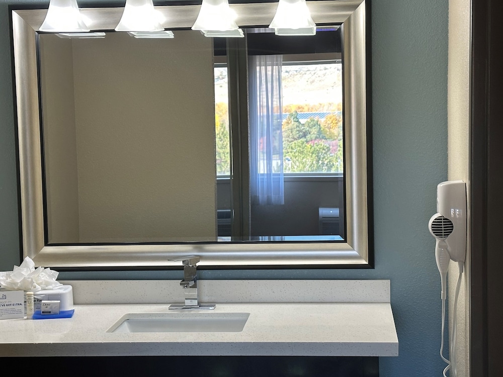 Holiday Inn Express Boise University Area by IHG - photo 23