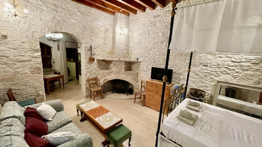 Juliet Suite Studio in Dhoros