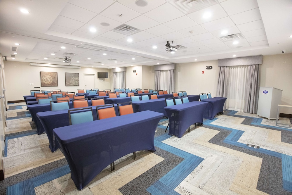 Hampton Inn Toledo Oregon - photo 33