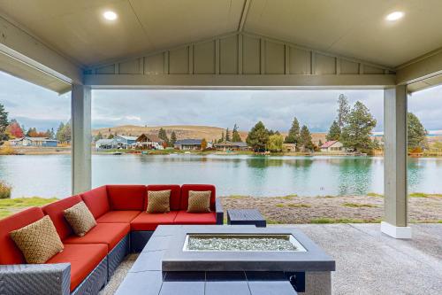 Twin Lakes Tranquility in Cle Elum, United States