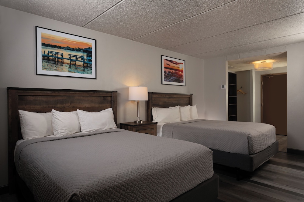 Harbor Shores on Lake Geneva - photo 41