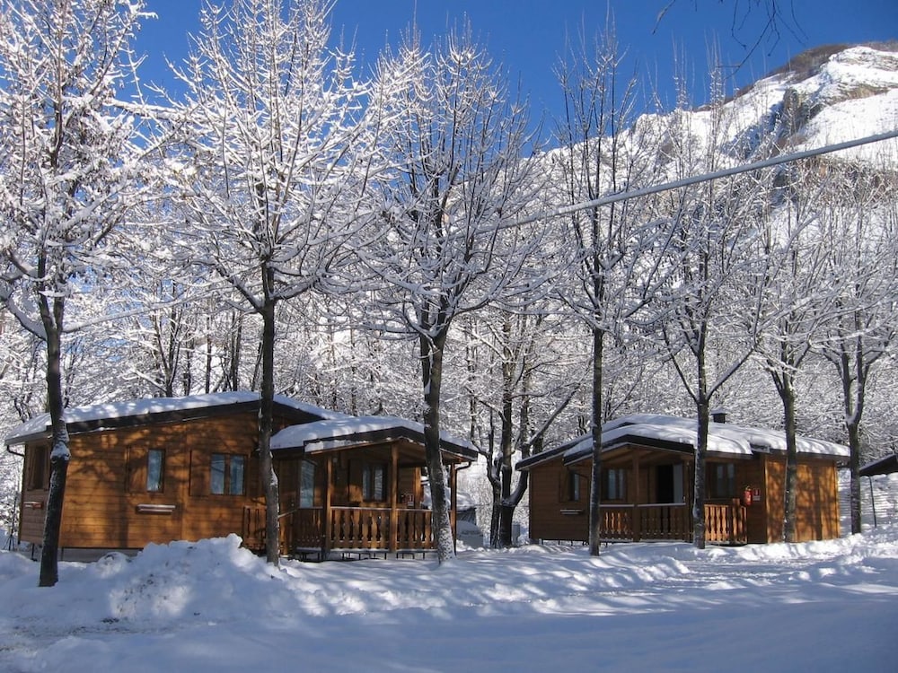 Summer in White - carbon neutral hotel in Temryuk