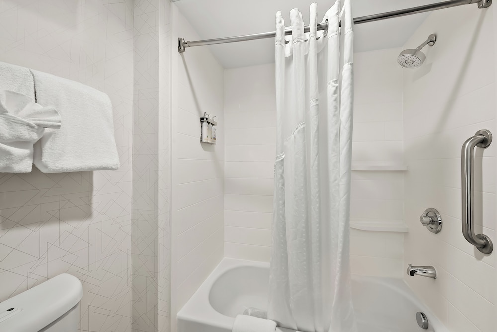 Holiday Inn Express & Suites Raleigh NE Medical Ctr Area by IHG - photo 31