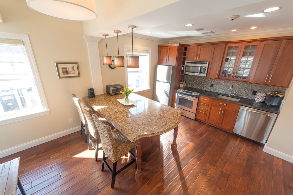 The Newport Lofts 410 Thames Street — 4-Star Luxury Hotel in Newport, United States