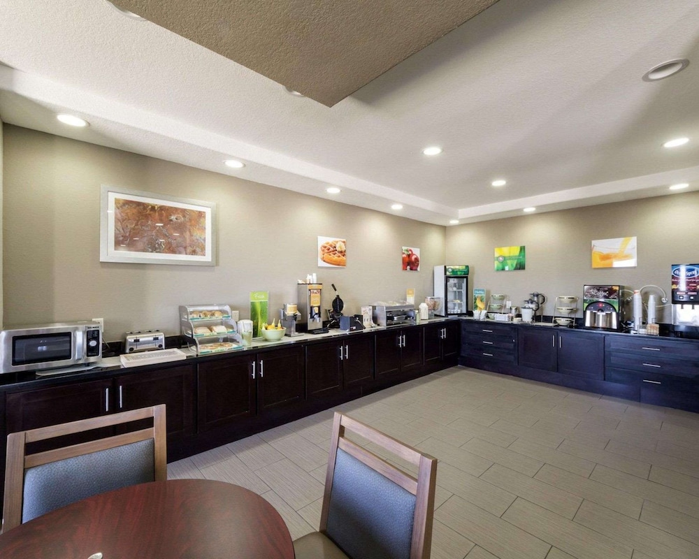 Garner Hotel Victoria East by IHG - photo 37