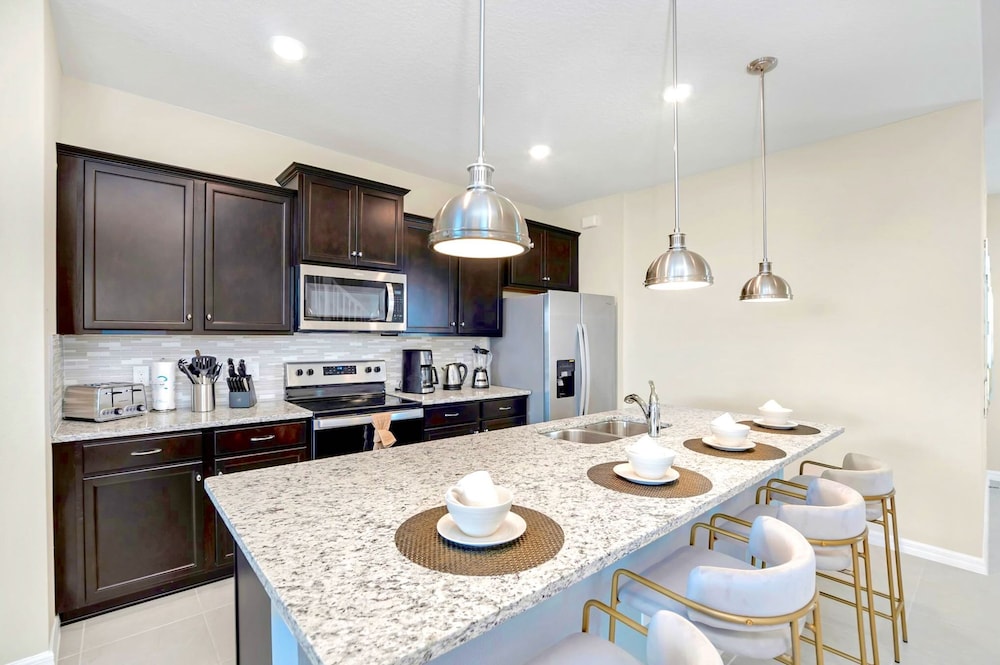 Upstay Windsor Island Resort Home w Pool Spa BBQ - photo 19