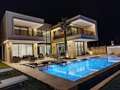 Villa Moderne au sein du Golf Amelkis — 4-Star Luxury Hotel in Marrakesh, Morocco