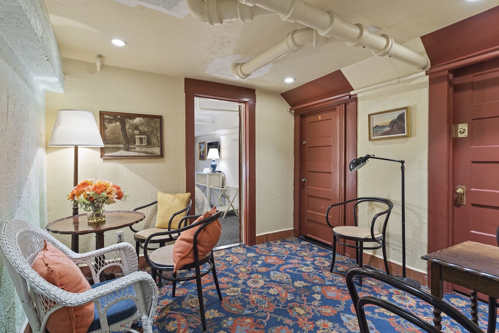 Golden Gate Hotel - photo 26