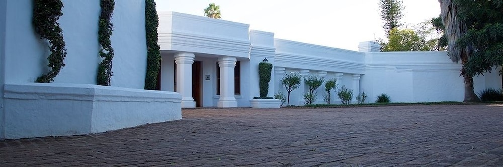 Leeuwenhof Country Lodge And Garden Spa 5098091 — Modimolle