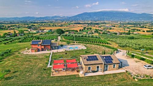 Agriturismo Incanto della Natura — 4-Star Luxury Hotel in Cannara, Italy