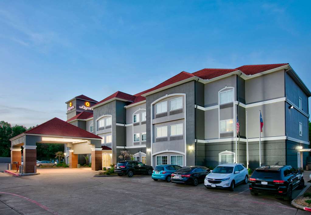 La Quinta Inn & Suites by Wyndham Palestine - photo 3