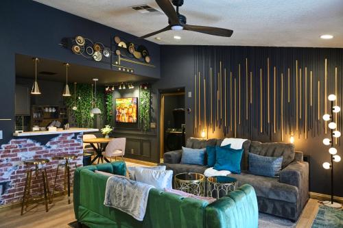 Exquisite jazzy warm deco nearby the Strip Top 15 Best Vegas Vacation Home recommended by Conde Nast Traveler — 4-Star Luxury Hotel in Las Vegas, United States