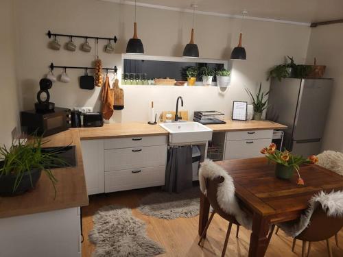 Hubane majake Kärdla südames ootab külalisi in Kaerdla, Estonia