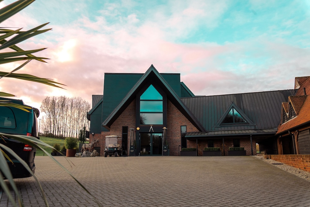 Cave Hotel Golf Resort — Faversham