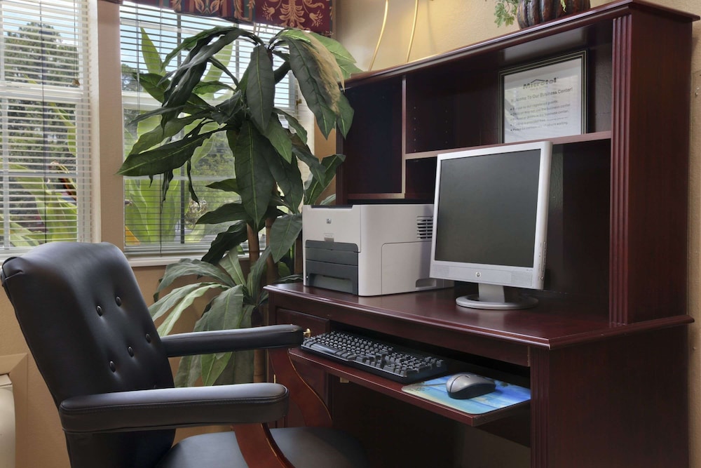 Microtel Inn & Suites by Wyndham Palm Coast I 95 - photo 29