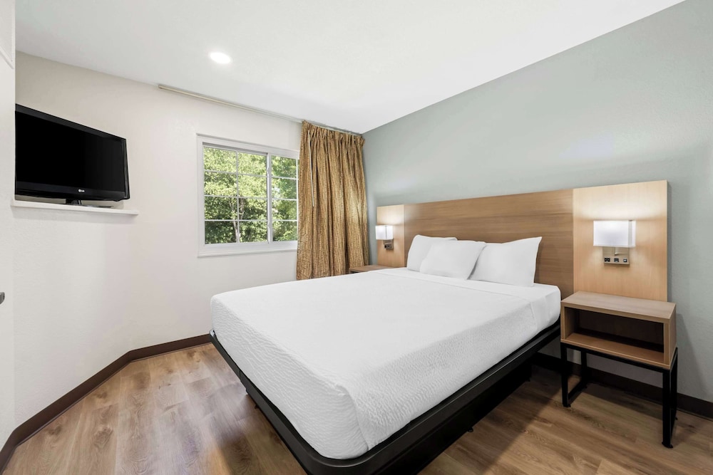MainStay Suites Raleigh North - photo 17
