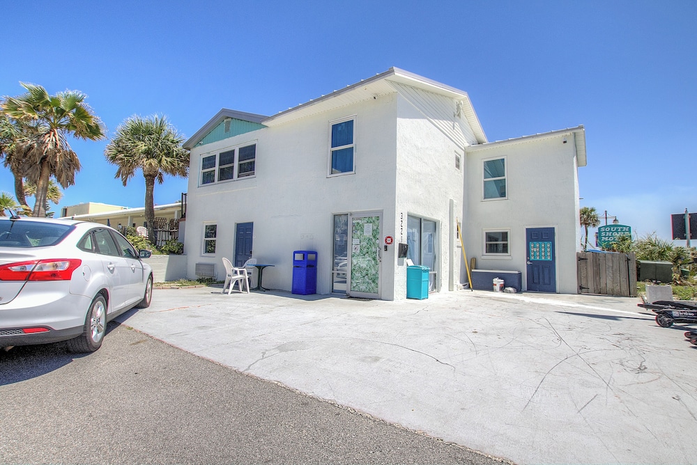 Daytona Shores Inn & Suites - photo 2