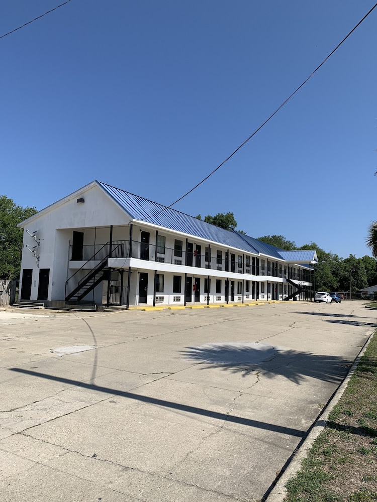 Bayfront Inn Biloxi - photo 28