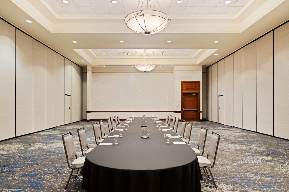 Embassy Suites by Hilton Tampa USF Near Busch Gardens - photo 40
