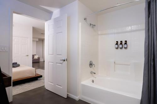Huge luxury loft for enjoying — 4-Star Luxury Hotel in Los Angeles, United States