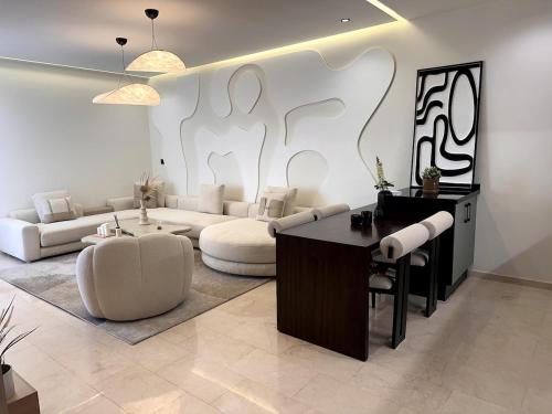 Comfortable & Central Casablanca Apartment — 4-Star Luxury Hotel in Casablanca, Morocco