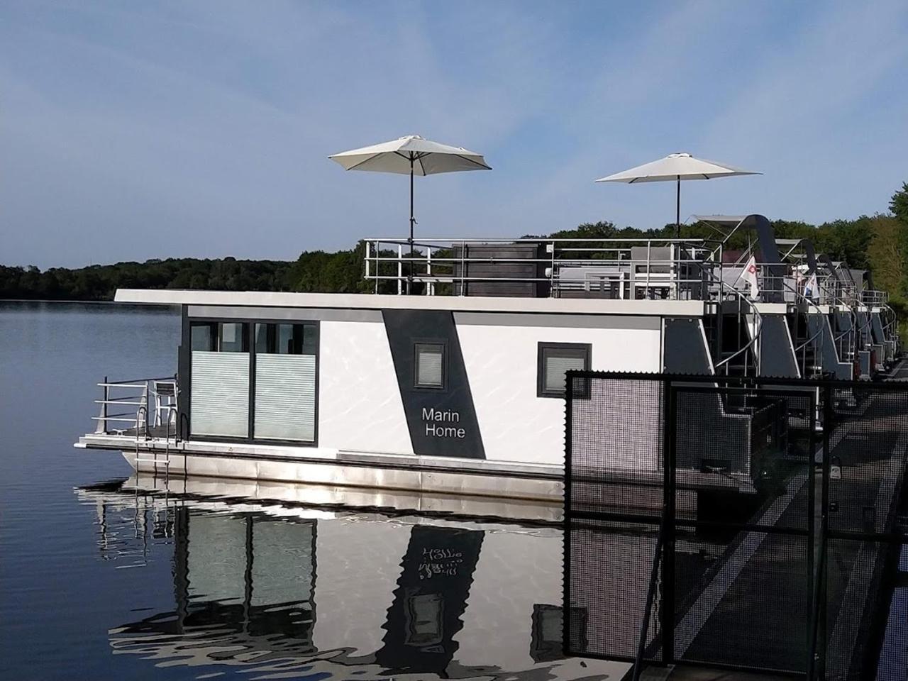 Hausboot Leukermeer Well — Well
