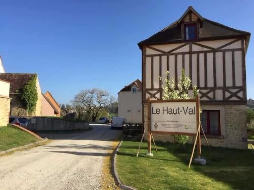 Le Haut Val Résidences — 4-Star Luxury Hotel in Belleme, France