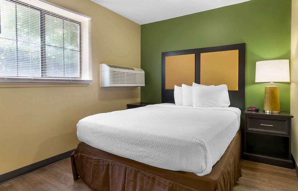 Suburban Studios Cary RDU Airport - photo 15