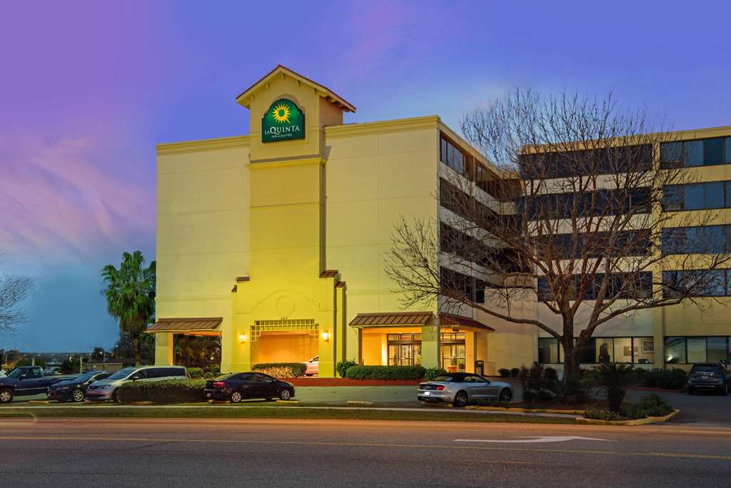 La Quinta Inn & Suites by Wyndham New Orleans Airport - photo 3