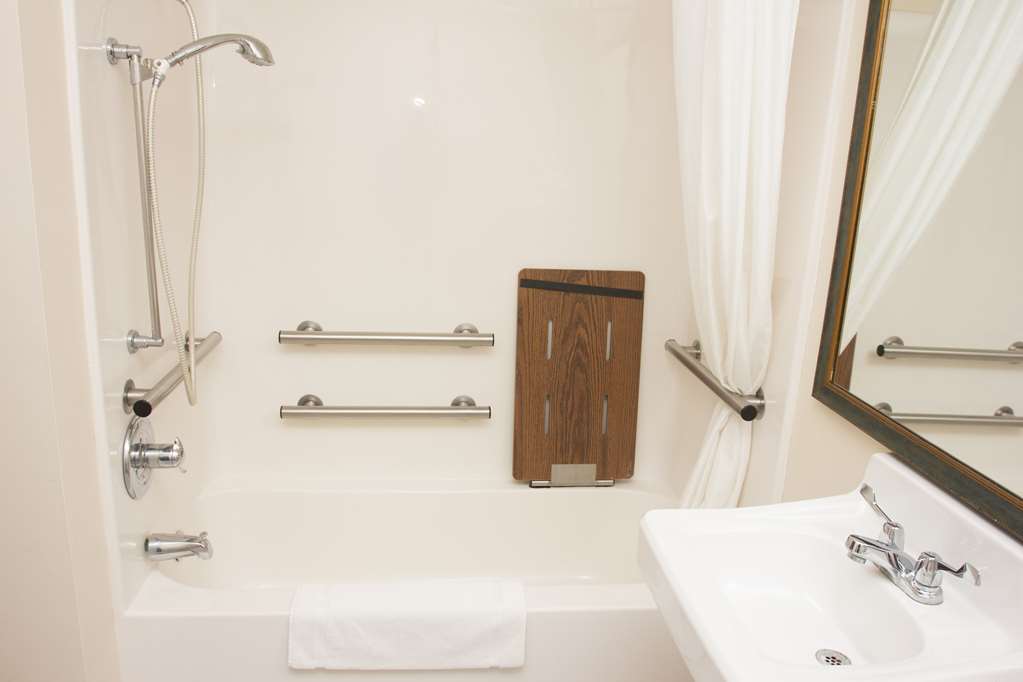 Best Western Lakewood Inn - photo 34