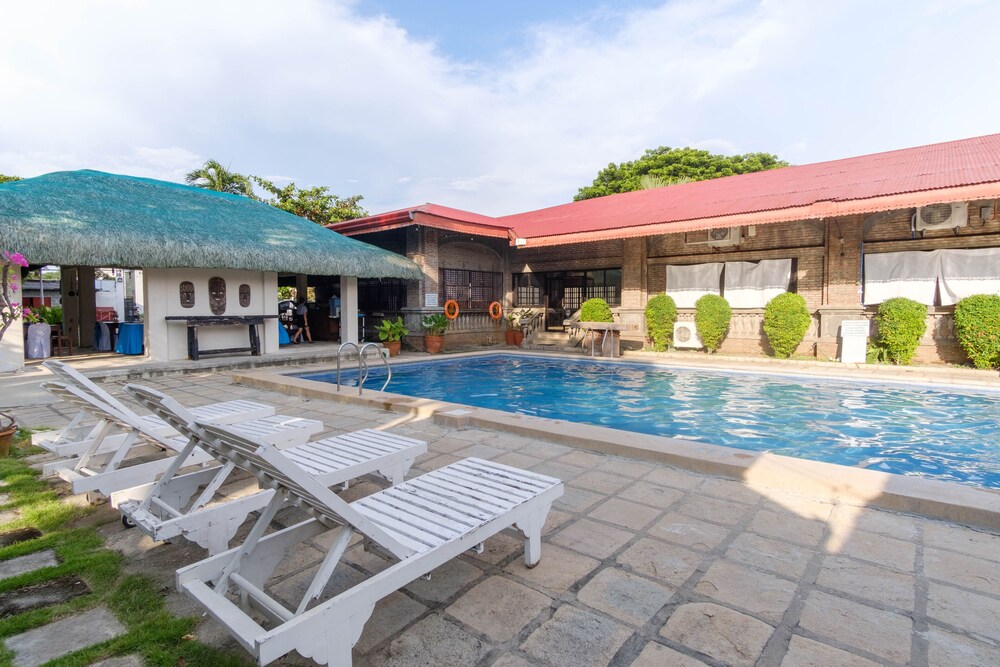 RedDoorz Plus near Vigan Convention Center in Vigan, Philippines