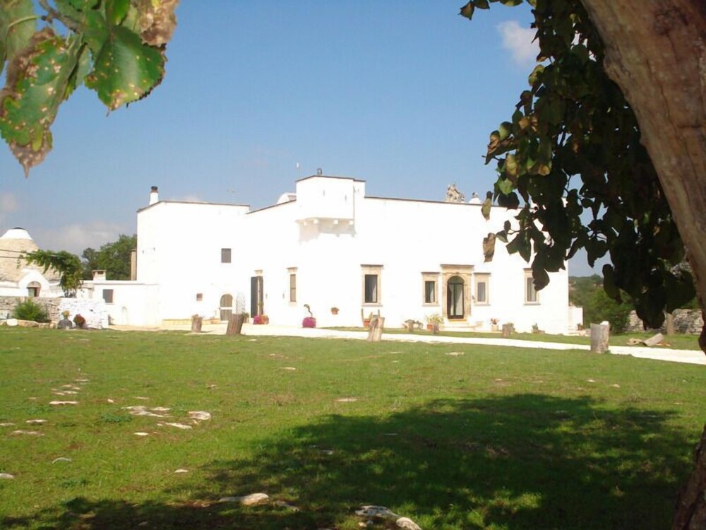 Agriturismo Masseria Ferri — 4-Star Luxury Hotel in Ostuni, Italy