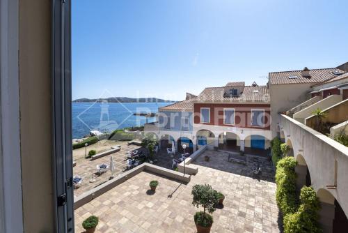 17 CENTRO Splendido trilocale sulla piazzetta di Porto Faro — 4-Star Luxury Hotel in Palau, Italy