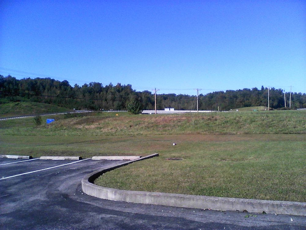 Campton Parkway Inn - photo 30